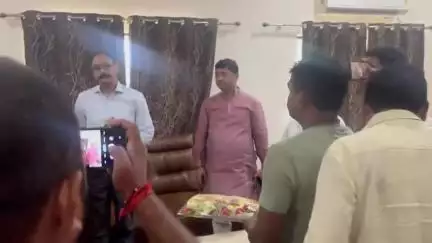 जिलाधिकारी संतकबीर नगर का आगमन कार्यालय में हुआ