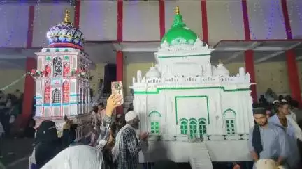 टीकमगढ़: मुहर्रम पर शहर में मुस्लिम समाज द्वारा निकाले गए ताजिए, पुलिस की रही चाक-चौबंद व्यवस्था
