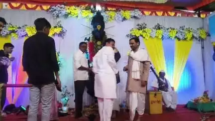 मुक्ताईनगर: मुक्ताईनगर च्या कु-हा  येथे आज प्रति पंढरपूरचा देखावा साकारण्यात आला हजारो वारकरी संप्रदायांनी घेतले विठुरायाचे दर्शन