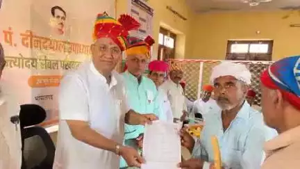 सेखाला: बागोरिया में पं. दीनदयाल उपाध्याय अंत्योदय संबल शिविर में पाली सांसद पीपी चौधरी और भाजपा जिलाध्यक्ष त्रिभुवनसिंह भाटी पहुंचे