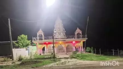 कर्वी: बरहट गांव में मुख्य सड़क पर स्थित शिव राम जानकी मंदिर की गांव वालों के बीच है बड़ी मान्यता