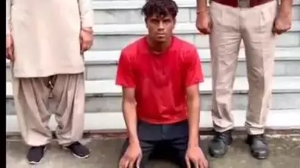 किशनगढ़: अग्रसेन नगर क्षेत्र में घर के बाहर खड़ी कार में आग लगाने वाले आरोपी को मंदनगंज थाना पुलिस ने 24 घंटे में गिरफ्तार किया