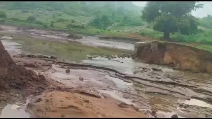 इमामगंज: इमामगंज प्रखंड में नकदाहा बांध टूटा, बाधित हुआ आवागमन