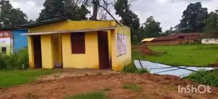 बिंद्रानवागढ़ गरियाबंद: स्वच्छ भारत मिशन की पोल खोलता कोयबा पंचायत का अधूरा शौचालय, पहली बारिश में ही उड़ गई छत