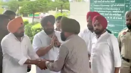 ਮੋਗਾ: ਮੋਗਾ:ਵਿਧਾਇਕ ਫਤਿਹ ਜੰਗ ਬਾਜਵਾ ਕੁਝ ਮੈਡੀਸਿਟੀ ਹਸਪਤਾਲ ਮੋਗਾ ਤਾਨੀਆ ਗਿੱਲ ਦੇ ਪਰਿਵਾਰ ਨਾਲ ਕੀਤੀ ਮੁਲਾਕਾਤ ਜਾਣਿਆ ਡਾਕਟਰ ਦਾ ਹਾਲ