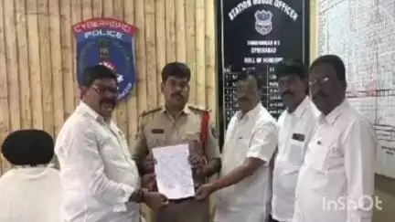 రాజేంద్రనగర్: ఎమ్మెల్యే వీలపల్లి శంకర్ అన్న ఉద్దేశించి బిఆర్ఎస్ నాయకుల చరిత్ర నేపథ్యంలో షాద్నగర్ పోలీస్ స్టేషన్ లో కాంగ్రెస్ ఫిర్యాదు