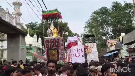 कोल: जिले में परंपरागत तरीके से निकाला गया मोहर्रम का जुलूस, हज़ारों लोगों ने किया मातम व इमाम हुसैन को किया याद
