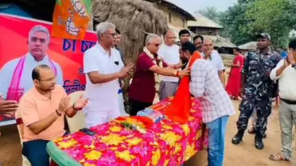 শালবনি: শালবনির পীড়াকাটায় শ্যামাপ্রসাদ মুখোপাধ্যায়ের জন্মজয়ন্তী পালনে দিলীপ ঘোষ, চা চক্রে গ্রামবাসীদের সঙ্গে সৌহার্দ্য বিনিময়