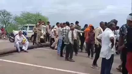 अमानगंज: झगरा मोड़ पर कार की टक्कर से एक व्यक्ति की मौत, परिजनों ने किया हंगामा