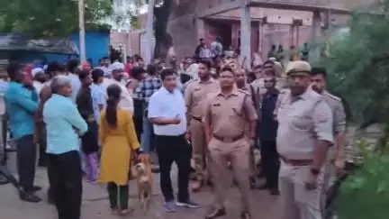 माधौगढ़: अजीतपुर गांव में लगभग 80 फीट के ताजिया निकाले गए, एसडीएम और सीओ रहे मौजूद