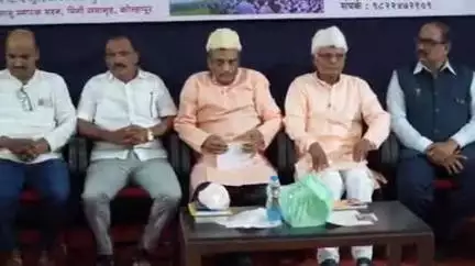 करवीर: शाहू स्मारक भवन येथे ज्येष्ठ पुरोगामी लेखक व विचारवंत प्रा किसनराव कुराडे लिखित पुस्तकाचे प्रकाशन