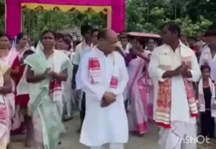 মৰিগাঁও: ফলিয়ামাৰি আদৰ্শ গাঁও নামঘৰত তিনিদিনীয়া কাৰ্যসূচীৰে অনুষ্ঠিত মহাভাগৱত পাঠ অনুস্থানত উপস্থিত বিধায়ক ৰমাকান্ত দেউৰী
