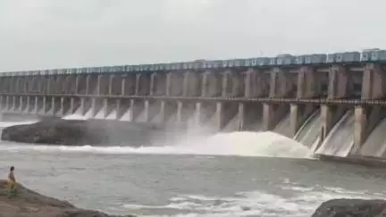 भुसावळ: हतनुर धरणाचे 4 दरवाजे 50 मीटरने उघडले 4238 क्यू.पाण्याचा विसर्ग हा तापी नदी पात्रात होत आहे हतनूर धरण प्रशासनाची माहिती