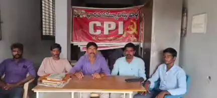 గద్వాల్: జిల్లాలో పోలీసులు సివిల్ వ్యవహారాల్లో తలదూర్చి ప్రజలకు ఇబ్బందులు కలిగిస్తున్నారు:CPI పార్టీ జిల్లా కార్యదర్శి ఆంజనేయులు