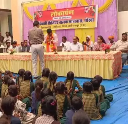 अलीराजपुर: जिले के ग्राम सोरवा में मंत्री चौहान ने कहा, छात्रावास में गरीब बच्चे शिक्षा प्राप्त कर पाएंगे