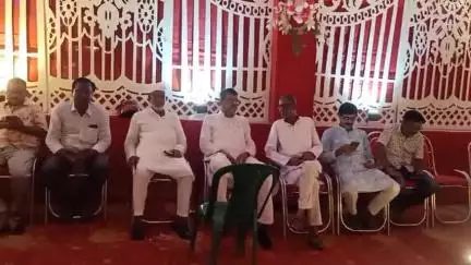 শীতলকুচি: গোসাইরহাটে এক তৃণমূল কর্মীর মেয়ের বিয়েতে প্রাক্তন উত্তরবঙ্গ উন্নয়ন মন্ত্রী তথা কোচবিহার শহরের পৌরপতি