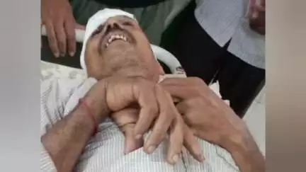 ଦେବଗଡ: ବଳମ ଶାସନସାହି ନିକଟରେ ବସ ଧକ୍କାରେ ବାଇକ ଚାଳକ ଗୁରୁତର ଆହତ, ଥାନାରେ ମାମଲା