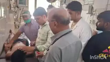 कासगंज: नगला पट्टी गांव के किशोर ने कीटनाशक का सेवन किया, जिला अस्पताल में कराया गया भर्ती