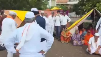 भोकरदन: मा.कें.रेल्वे राज्यमंत्री रावसाहेब दानवेनी पंढरपूर येथे वारीत खेळली फुगडी,व्हिडिओ माहोरा, वरूड परिसरात व्हायरल