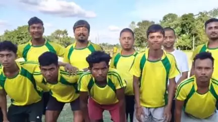হলদিবাড়ি: পথ নিরাপত্তায় সচেতনতার বার্তা দিয়ে ফুটবল টুর্নামেন্টের আয়োজন কুচলিবাড়ি থানার তরফে, চ্যাম্পিয়ন কুচলিবাড়ি থানা