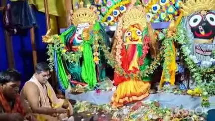 ରେଢାଖୋଲ: ରେଢ଼ାଖୋଲର ରଥଖଳାରେ ମହଣ ମହଣ ସୁନାରେ ସଜେଇ ହୋଇ ଦର୍ଶନ ଦେଲେ ତିନି ଠାକୁର