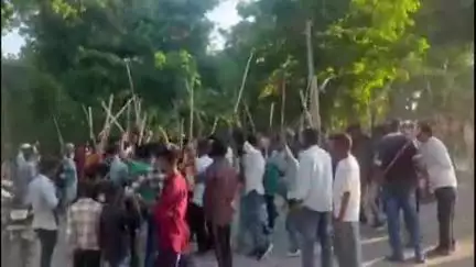 पताही: मुहर्रम के मौके पर गंगा जमुनी तहजीब की अनूठी मिसाल बनी पदुमकेर के करबला का ताजिया मेला, दोनों समुदाय ने निकाला जुलूस