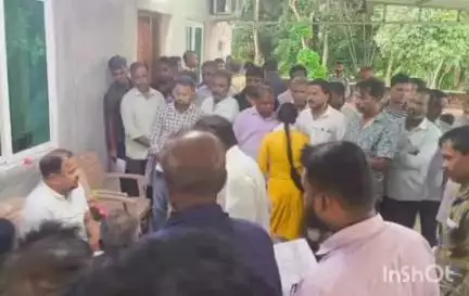 କଟକ ପୌରାଞ୍ଚଳ: କୂଳିଆ ଛକ ସ୍ଥିତ କାର୍ଯ୍ୟଳୟରେ ରବିବାର ସମୀକ୍ଷା କଲେ ବିଧାୟକ।