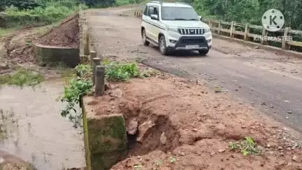 ବାଲିଗୁଡା: ବାଲିଗୁଡା ବିଧାୟକ ଙ୍କ ବିଭିନ୍ନ ଗ୍ରାମାଞ୍ଚଳ କୁ ଗ୍ରସ୍ତ କରି ରାସ୍ତଘାଟ ଉପରେ ଅନୁଧ୍ୟାନ କରିଛନ୍ତି  ,