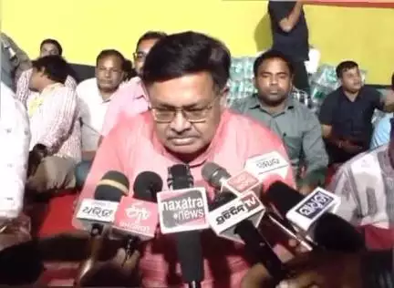 ପୁରୀ ମ୍ୟୁନିସିପାଲଟି: ଗତ କାଲି ତିନିରଥ ସିଂହଦ୍ୱାର ଠାରେ ଲାଗିବା ଠାରୁ ଭକ୍ତ ଶୃଙ୍ଖଳିତ ଦର୍ଶନ କରୁଛନ୍ତି,ସିଂହଦ୍ୱାର ଠାରେ ସୂଚନା ଦେଲେ ଆଇନ ମନ୍ତ୍ରୀ l