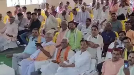 बक्सर: बक्सर के नगर भवन में सनातन महासम्मेलन का आयोजन