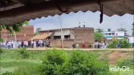 पोड़ैयाहाट: मेहरमा घटना के बाद पोड़ैयाहाट में प्रशासन सख्त, पुलिस निगरानी में निकले जुलूस