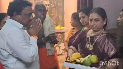 చెరుకూరులోని త్రివిక్రమ అగస్తేశ్వర స్వామి ఆలయంలో ప్రత్యేక పూజలు చేసిన రవాణా శాఖ మంత్రి రాంప్రసాద్ రెడ్డి సతీమణి హరిత