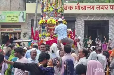 बाली: बाली में मोहर्रम पर निकला ताजिया जुलूस, युवाओं ने अखाड़े में किया प्रदर्शन और तालाब में ताजिया का विसर्जन किया