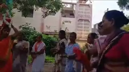 नांदेड: दत्तनगर सिडको येथील श्री सिद्धिविनायक गणपती मंदिर येथे आषाढी एकादशी निमित्त महिला भजनी मंडळाचा धार्मिक कार्यक्रम संपन्न