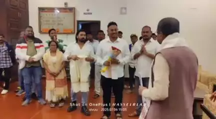 ରାୟଗଡା: କେନ୍ଦ୍ର ଶିକ୍ଷା ମନ୍ତ୍ରୀ ଧର୍ମେନ୍ଦ୍ର ପ୍ରଧାନଙ୍କୁ କୋରାପୁଟ ସ୍ଥିତ ସର୍କିଟ ହାଉସରେ ଭେଟିଲେ ଗୁଣୁପୁର ବିକାଶ ପରିଷଦ ସଦସ୍ୟ ଅବିନାଶ ଗମାଙ୍ଗ