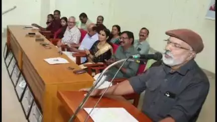 ഹൊസ്ദുർഗ്: വായനാ വെളിച്ചം പുരസ്കാര സമർപ്പണം കോട്ടപ്പുറം ടൗൺഹാളിൽ എം. രാജഗോപാലൻ എം.എൽ.എ ഉദ്ഘാടനം ചെയ്തു
