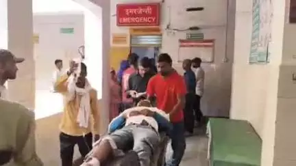 बीसलपुर: सरदार कॉलोनी के पास दो मोटरसाइकिलों की आमने-सामने टक्कर, पति-पत्नी हुए घायल