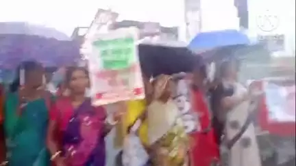 রঘুনাথপুর ১: কসবা ল কলেজের ছাত্রী ধর্ষণের প্রতিবাদে রঘুনাথপুর শহরে SUC I এর প্রতিবাদ বিক্ষোভ মিছিল ও পথ সভা