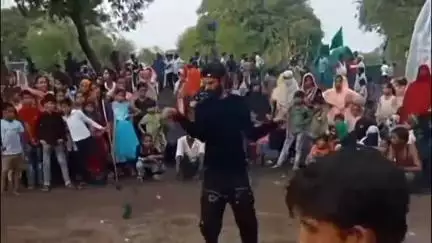 पिपरई: पिपरई में मोहर्रम पर निकले ताजिए, जुलूस में युवाओं ने दिखाए हैरतअंगेज़ करतब