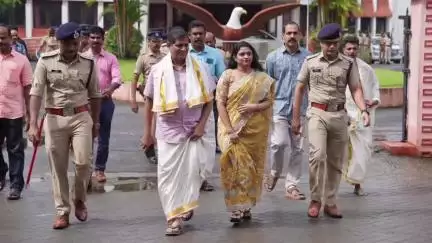 ചാവക്കാട്: സംസ്ഥാന പോലീസ് മേധാവി ഗുരുവായൂർ ക്ഷേത്രത്തിൽ സന്ദർശനം നടത്തി