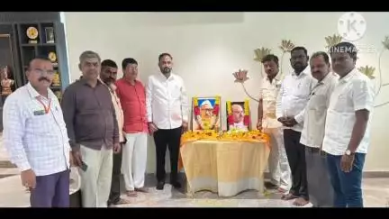 ಕಲಬುರಗಿ: ನಗರದ ಗ್ರಾಮೀಣ ಬಿಜೆಪಿ ಕಚೇರಿಯಲ್ಲಿ ಶಾಮ ಪ್ರಸಾದ್ ಮುಖರ್ಜಿ ಜಯಂತಿ, ಬಾಬು ಜಗಜೀವನ್ ರಾಮ್ ಪುಣ್ಯದಿನ ಆಚರಣೆ