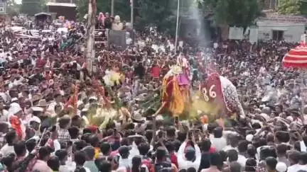 ಬಸವಕಲ್ಯಾಣ: ಮೋಹರಂ ಹಬ್ಬದ ಕೊನೆಯ ದಿನ ನಗರದ ಗಾಂಧಿ ವೃತ್ತದಲ್ಲಿ ಗಮನ ಸೆಳೆದ ಪೀರ್ ಪಂಜಾಗಳ ಮೆರವಣಿಗೆ