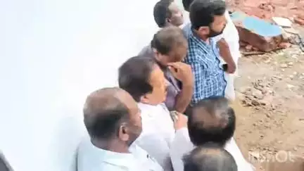 കോട്ടയം: മെഡിക്കൽ കോളേജിൽ കെട്ടിടം തകർന്ന സ്ഥലം കോൺഗ്രസ് നേതാവ് രമേശ് ചെന്നിത്തല എം.എൽ.എ സന്ദർശിച്ചു