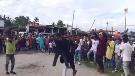 ঢেকিয়াজুলি ভাগ: ২ নং মেধিচুবুৰী গাঁৱত ইছলাম ধৰ্মাৱলম্বী লোকসকলে উদযাপন কৰিলে পবিত্ৰ মহৰম