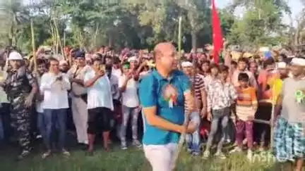 उधवा: प्रखंड क्षेत्र में शांतिपूर्ण व भाईचारे के साथ मुहर्रम संपन्न, विधायक एमटी राजा ने लाठी खेलकर टूर्नामेंट का किया उद्घाटन