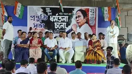 কৃষ্ণনগর ১: বাদকুল্লা মোড়ের কাছে 21 জুলাইয়ের প্রস্তুতি সভায় মন্ত্রীর হাত ধরে তৃণমূলে যোগদান BJP-র পঞ্চায়েত সদস্য সহ শতাধিক কর্মীর