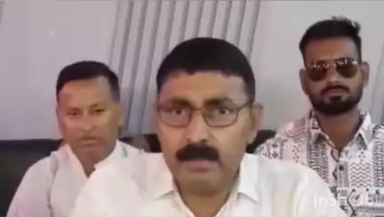 गदरपुर: नगर के एक होटल में आम आदमी पार्टी के बंगाली प्रकोष्ठ के प्रदेश अध्यक्ष सुभाष व्यापारी ने की प्रेस वार्ता