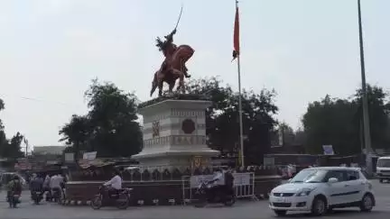 पुसद: शहरातील शिवाजी महाराज चौकामध्ये चारचाकी वाहनाच्या धडकेत महिला जखमी, वसंतनगर पोलिसांत गुन्हा दाखल