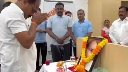 गडचिरोली: आमदार मिलिंद नरोटे यांच्या कार्यालयात भारतीय जनसंघाचे संस्थापक डॉ.श्यामाप्रसाद मुखर्जी यांना जयंतीनिमित्त विनम्र अभिवादन