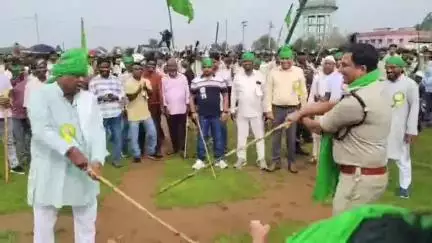 टुंडी: कदैया में मोहर्रम पर अखाड़ा जुलूस का आयोजन किया गया, विधायक मथुरा प्रसाद महतो, डीएसपी और बीडीओ हुए शामिल
